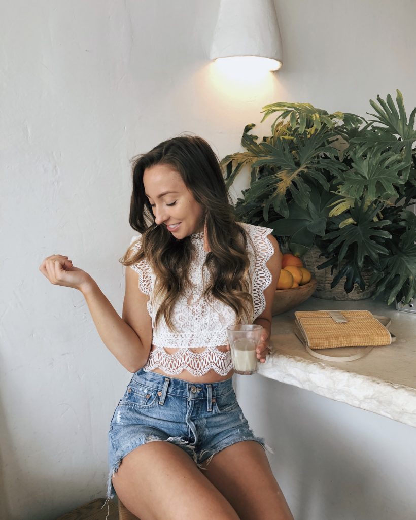 White Crop Top Spring Outfit Must Have